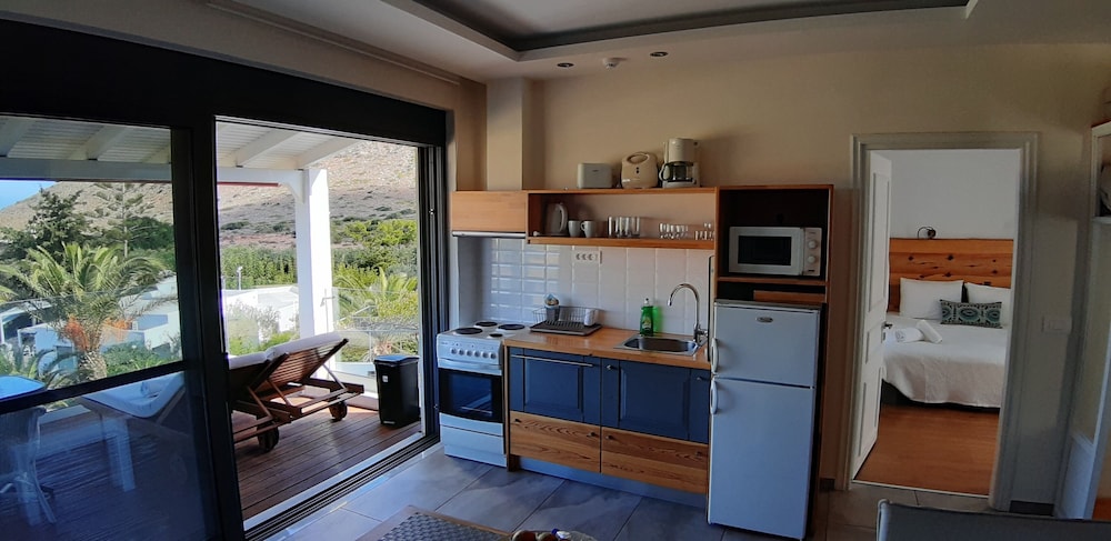 Artemis Village Apartments &amp; Studios 24/50