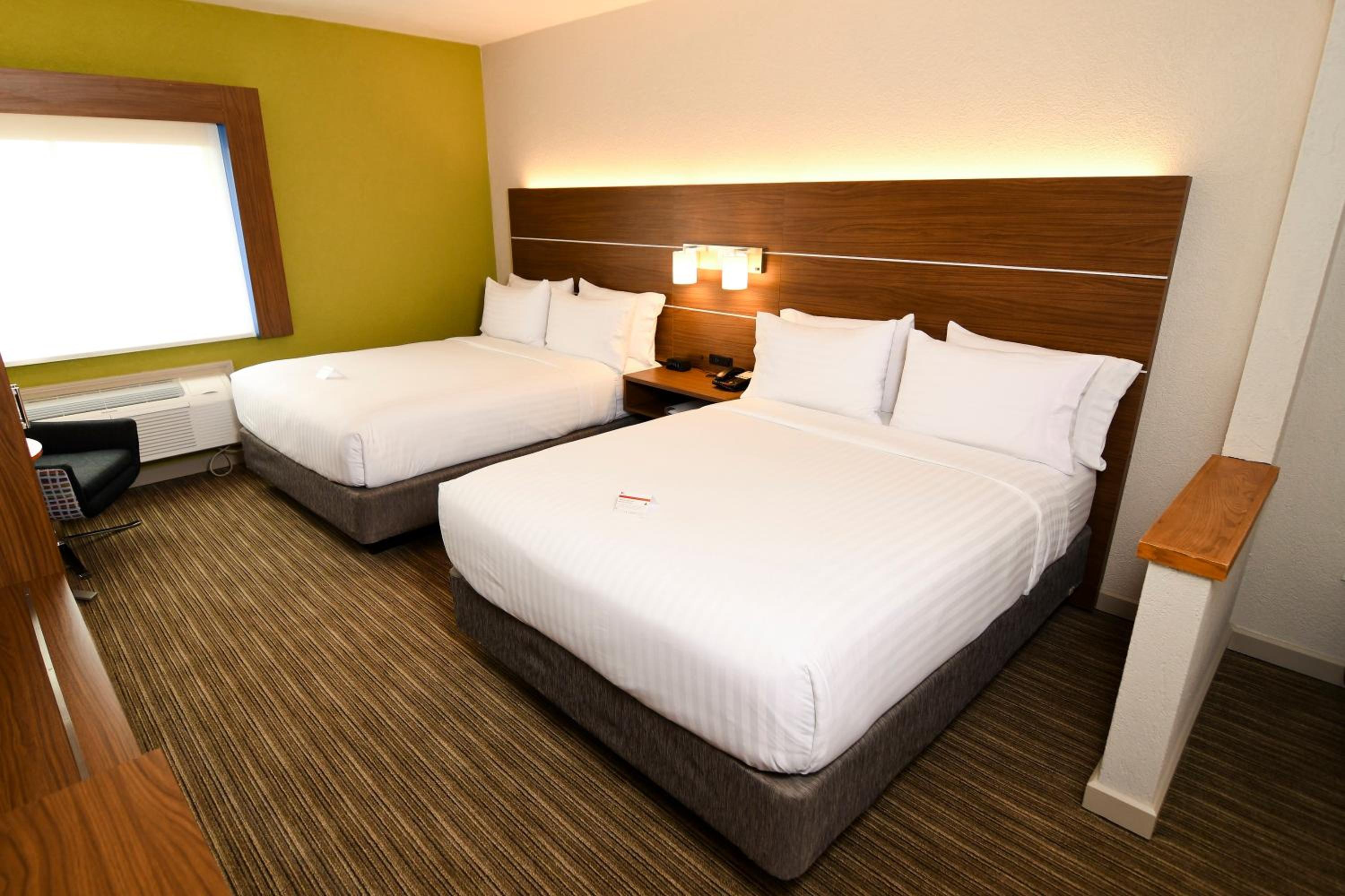 جناح بسريرين كوين مع أريكة، Holiday Inn Express Hotel And Suites Port Clinton Catawba Island 2/8
