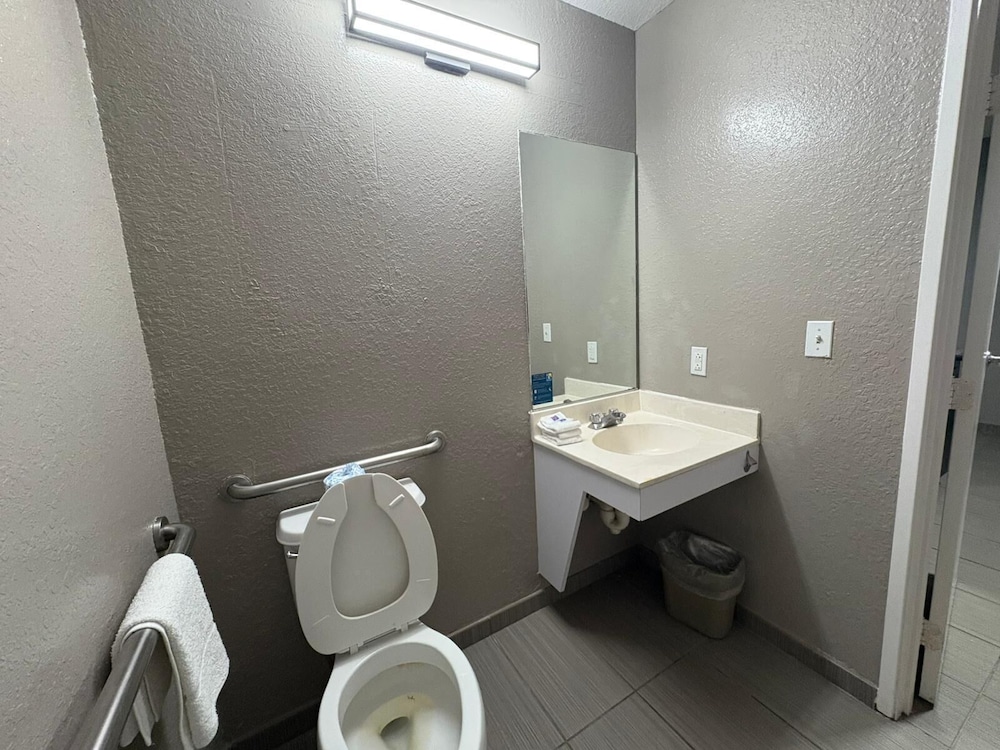 Studio 6 Extended Stay - Coral Springs, FL - Fort Lauderdale 55/60