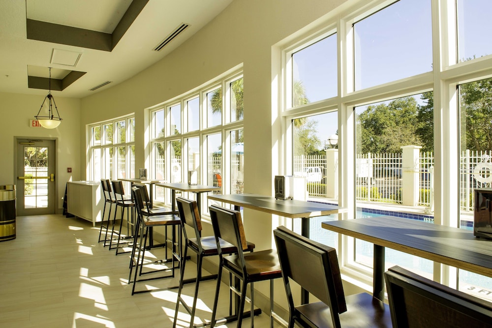 Holiday Inn Express and Suites St. Petersburg North (I-275), an IHG Hotel 49/58