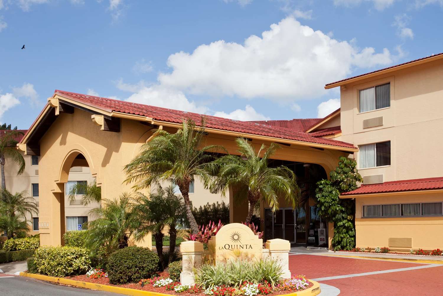 La Quinta Inn & Suites by Wyndham St. Pete-Clearwater Airpt 6/51