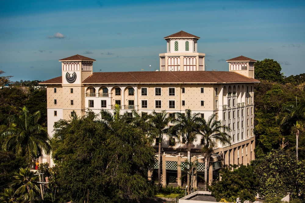 Southern Sun Dar Es Salaam hotel 56/61