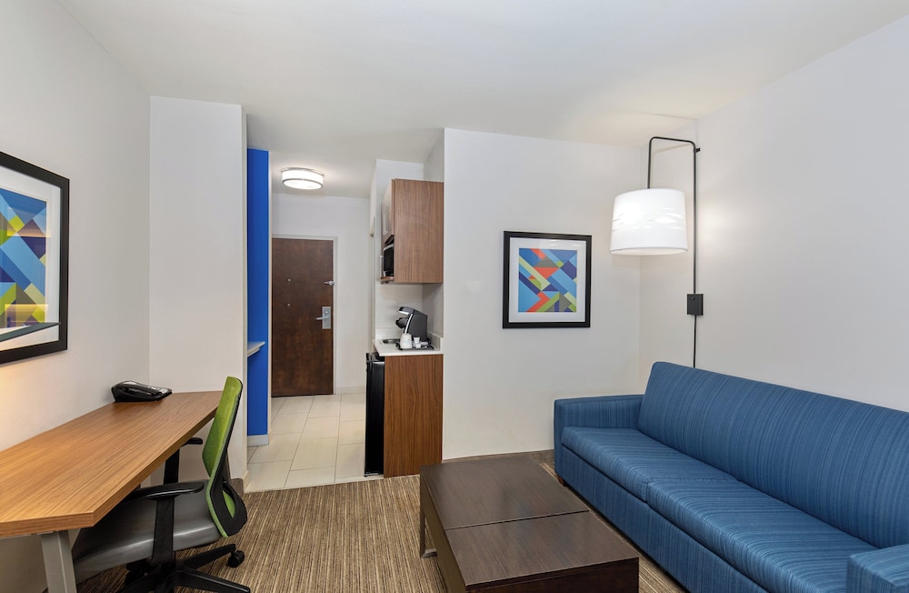 Holiday Inn Express & Suites Birmingham - Inverness 280, an IHG Hotel 49/74