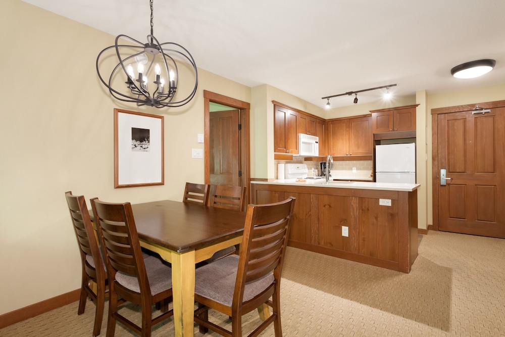 Horstman House By Whistler Premier 5/68