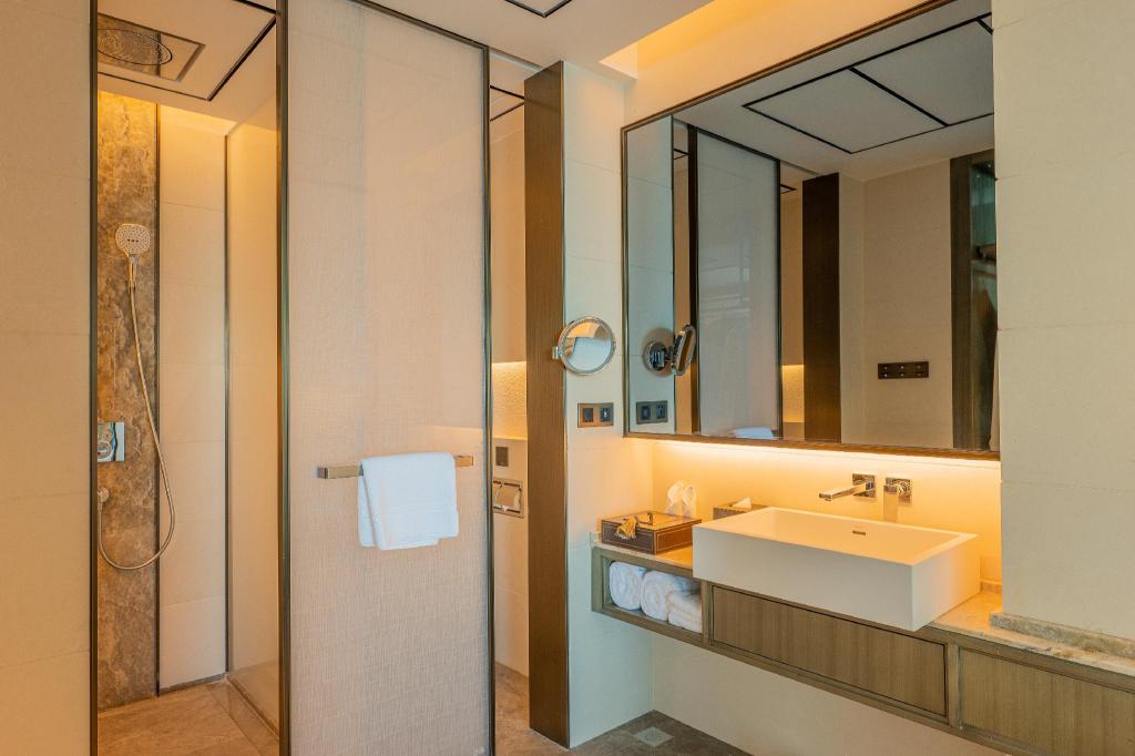 Howard Johnson Plaza by Wyndham Blue Bay Sihanoukville 44/48