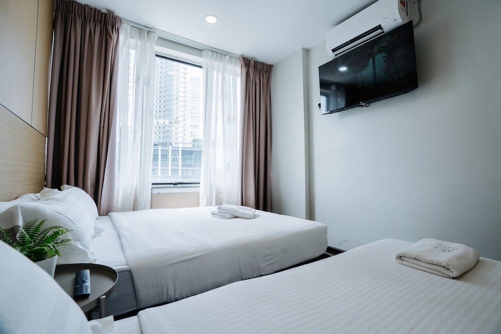 Wang's Hotel Gurney Drive 25/55