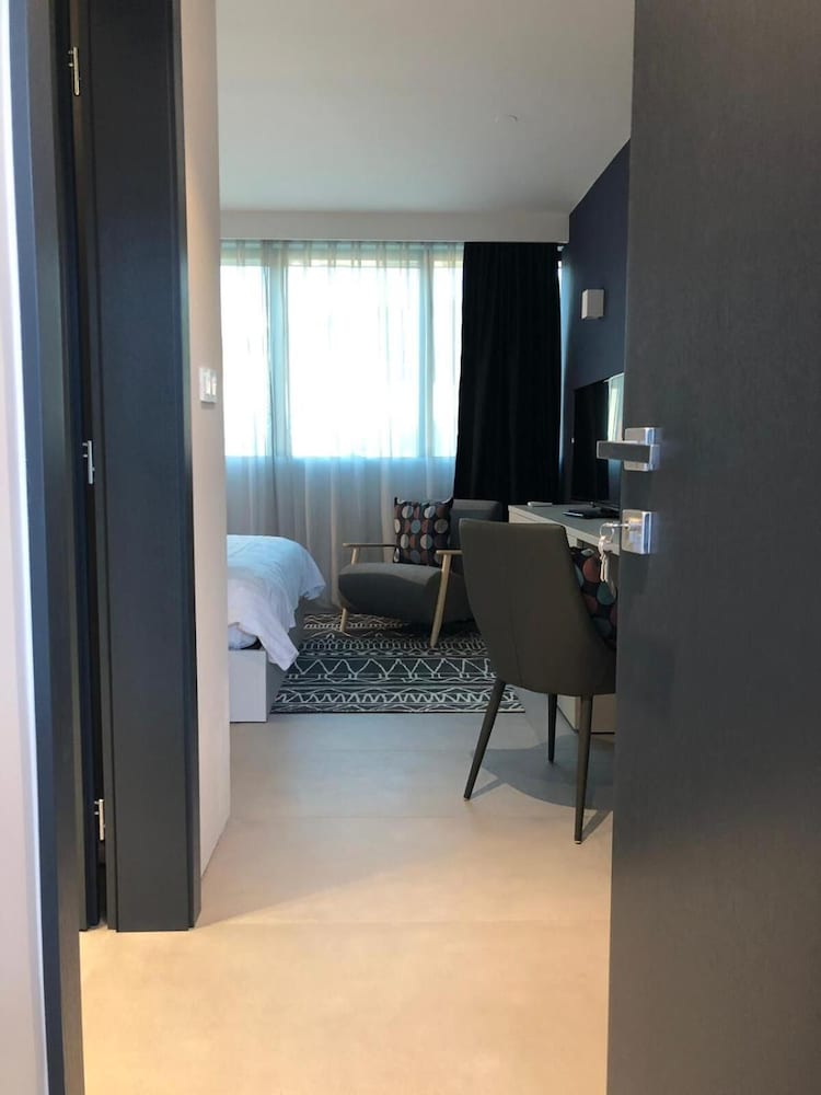 Hotel Cubis 32/59