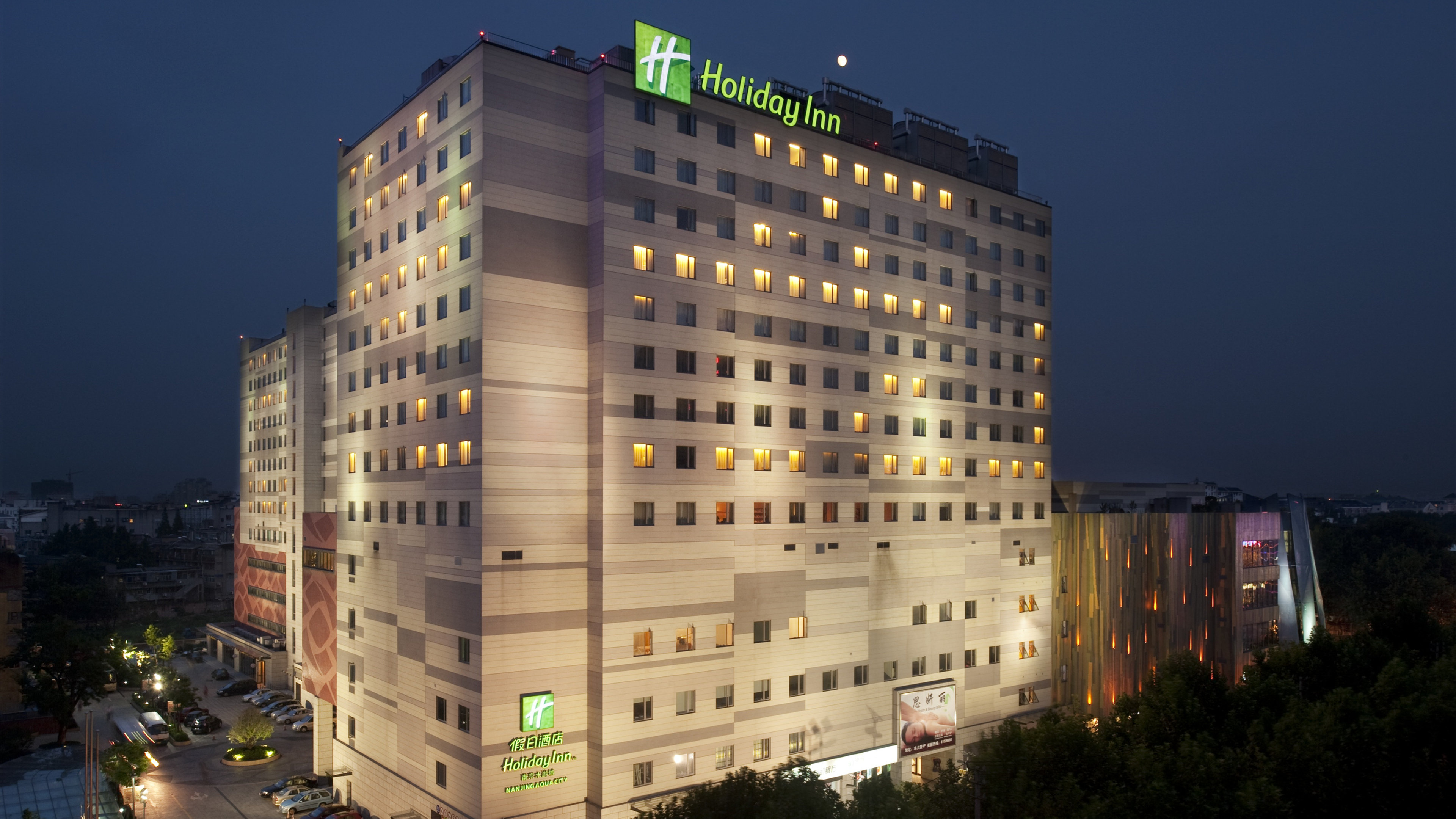 Holiday Inn Aqua City 3/76