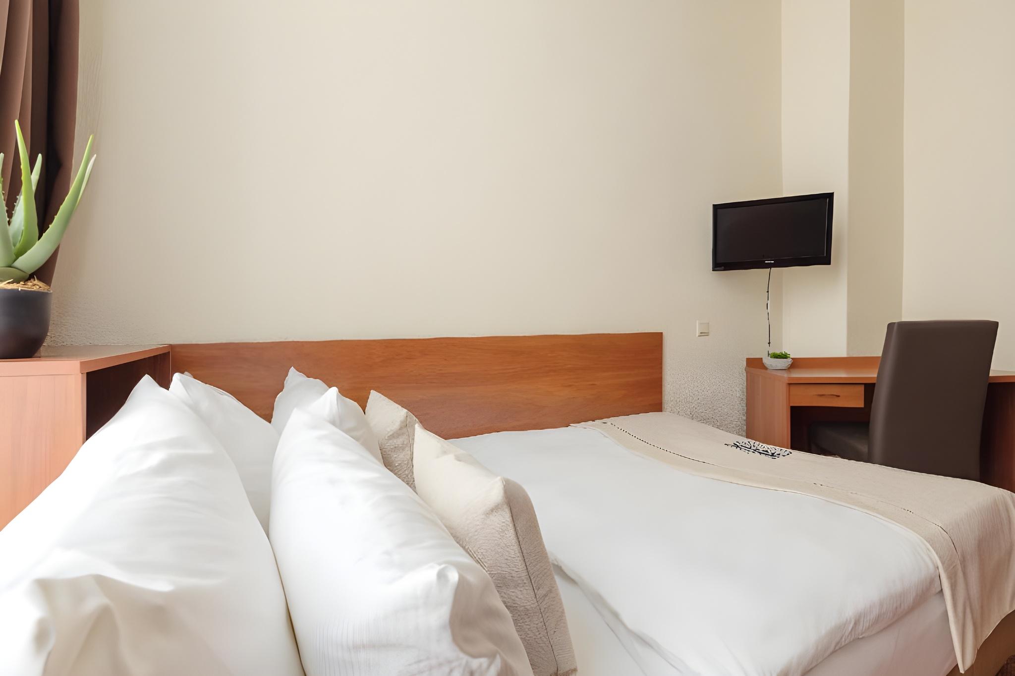 Semi Room, Semi Double Bed, Shared Bathroom
