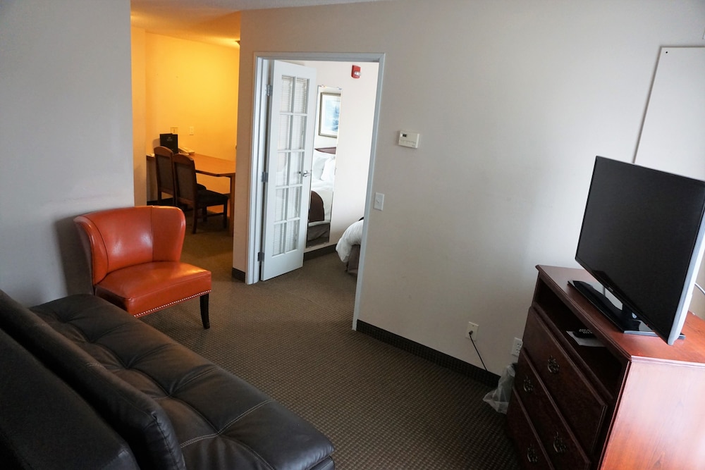 River Hills Hotel 56/66