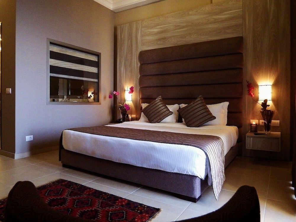 Cherry Blossom Boutique Hotel 12/69