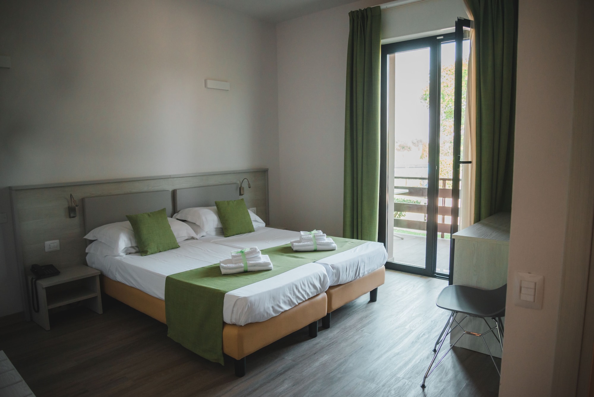 Room, Triple, Double Bed