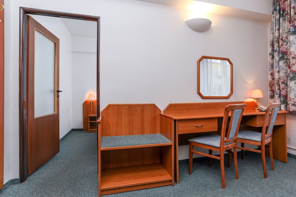 Hotel Astra 52/64