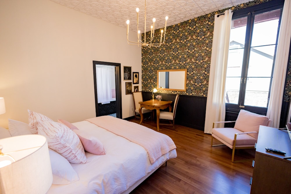 Speakeasy Suites 13/50