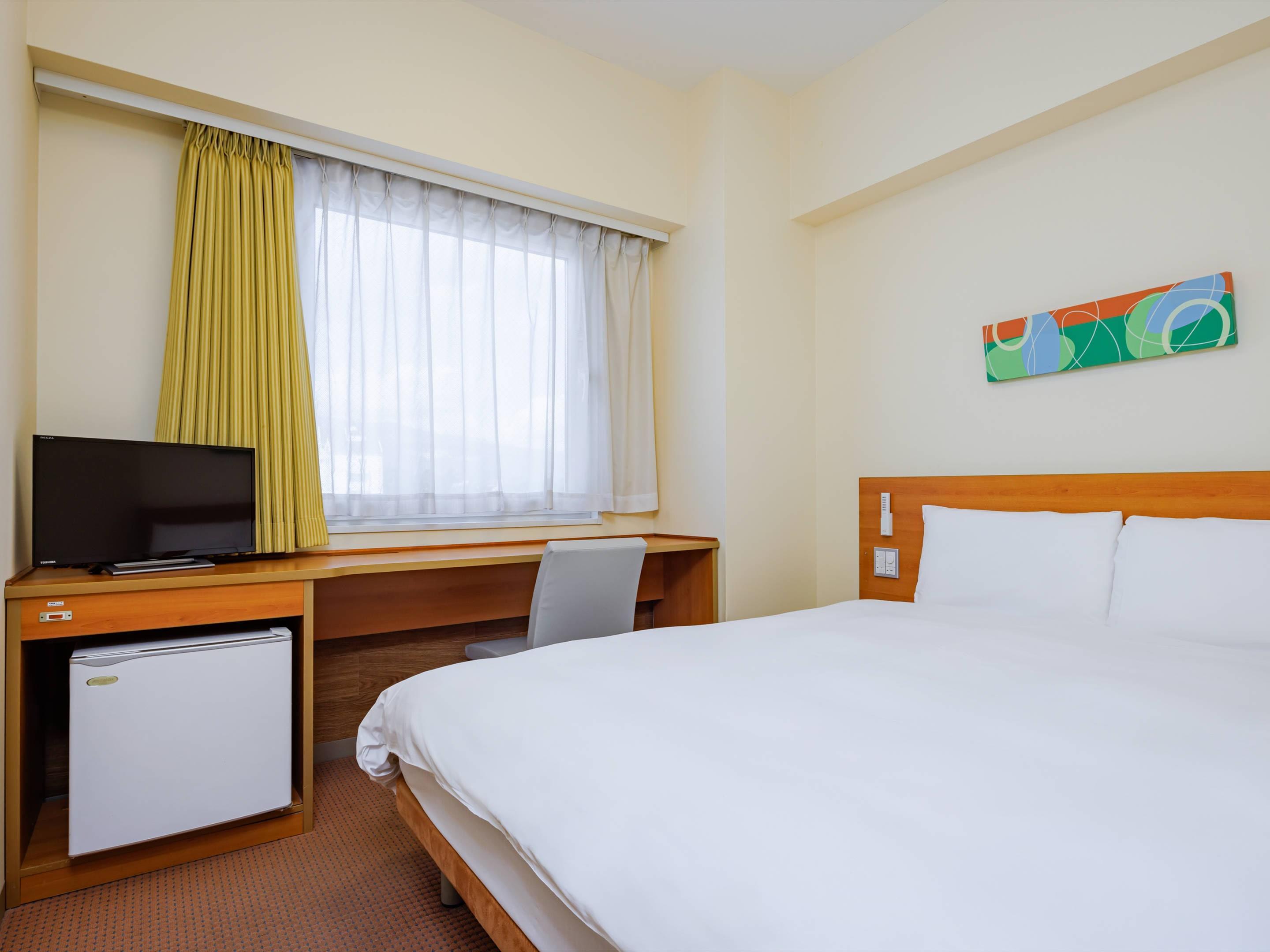 ROOM, QUEEN BED