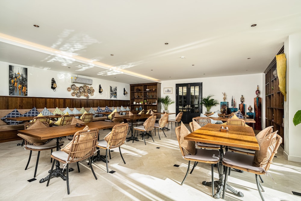 Glory Boutique Suites 36/50