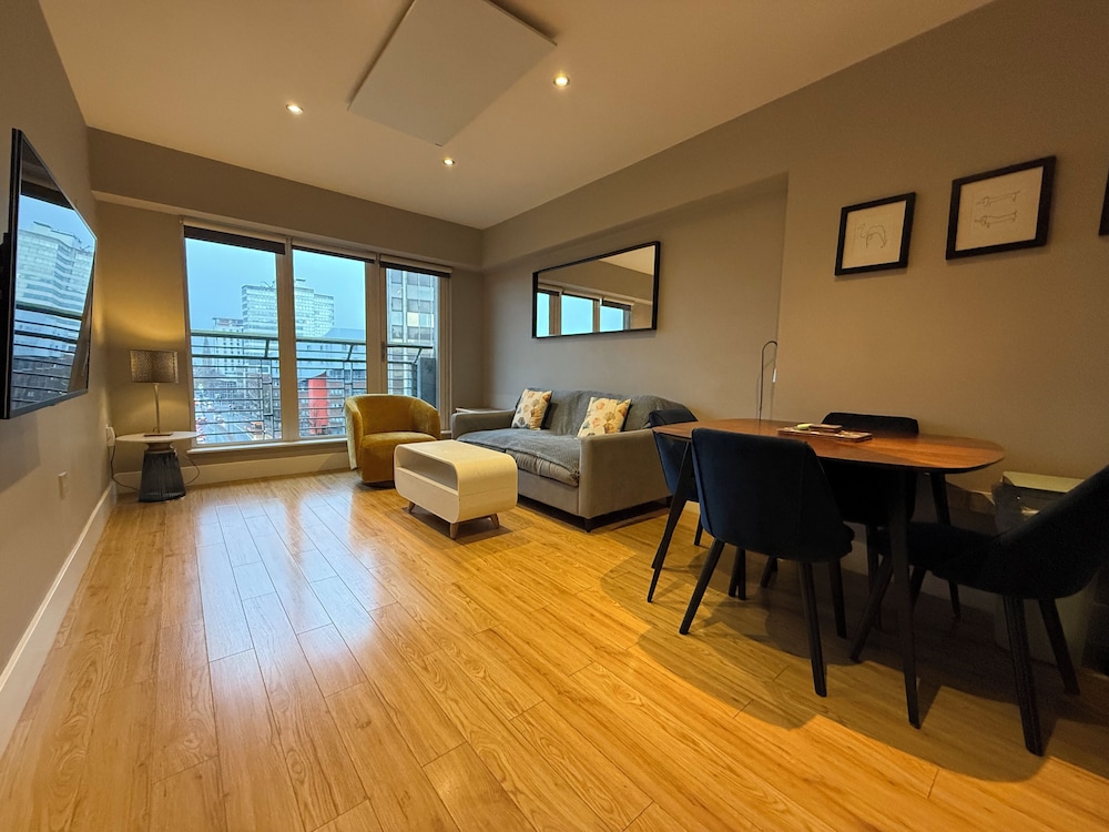 The Cardiff Apartment 12/21