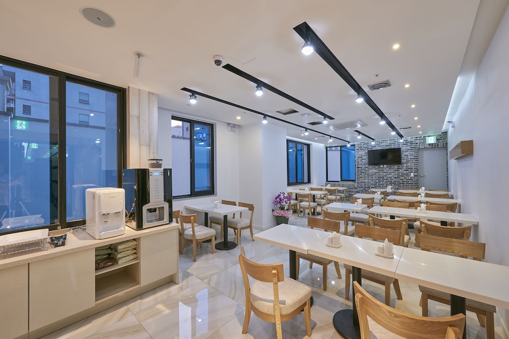 Dubai Hotel Gwangju 33/44