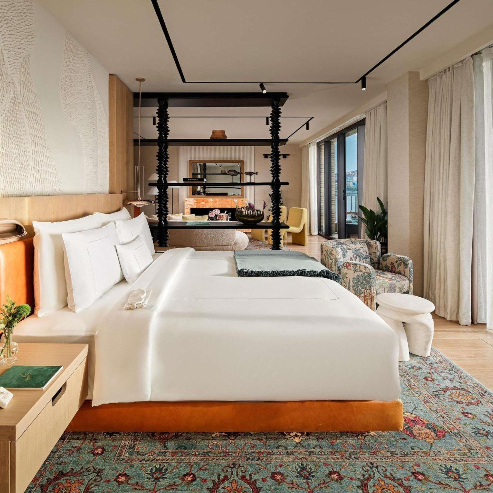 Suite, King Bed