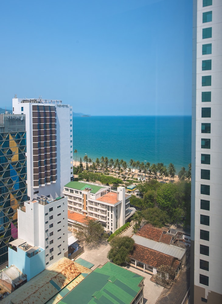 GRAND TOURANE NHA TRANG HOTEL 40/50