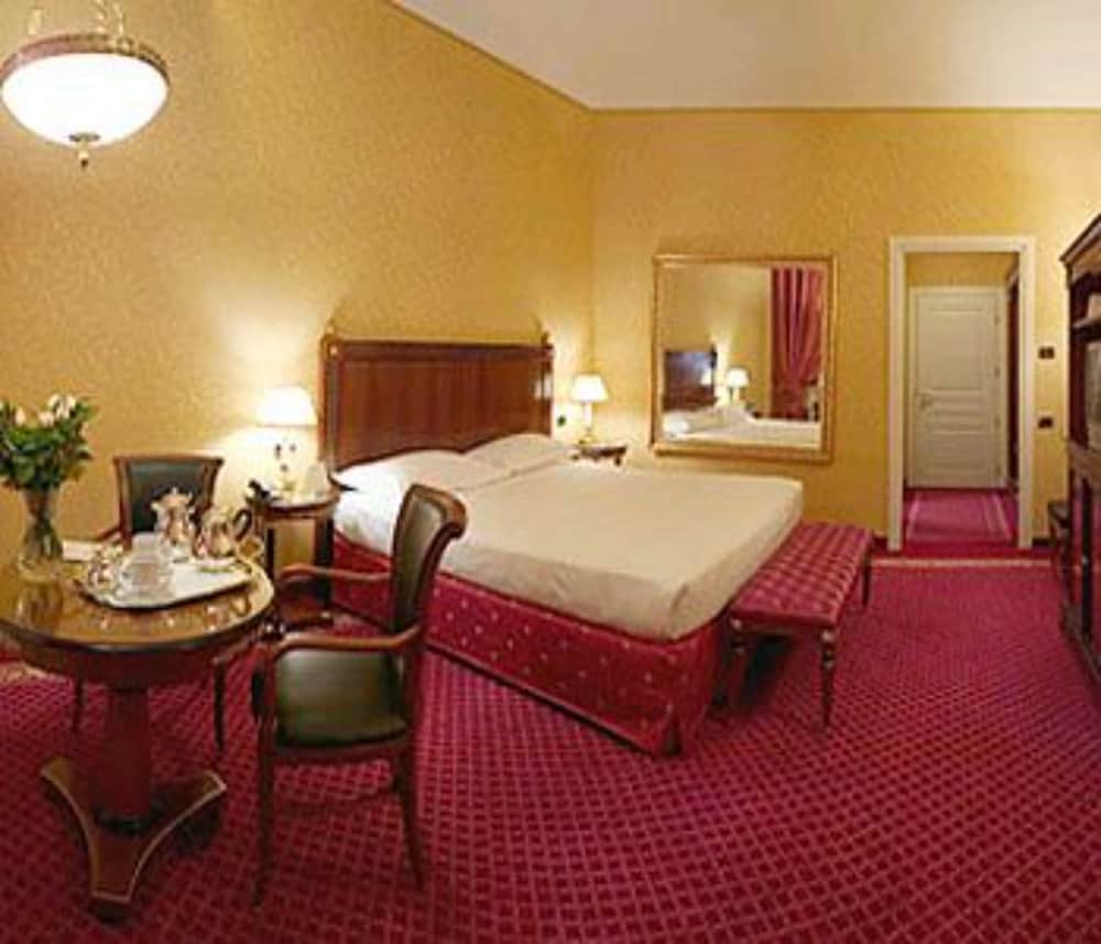 Maxim Hotel 14/40