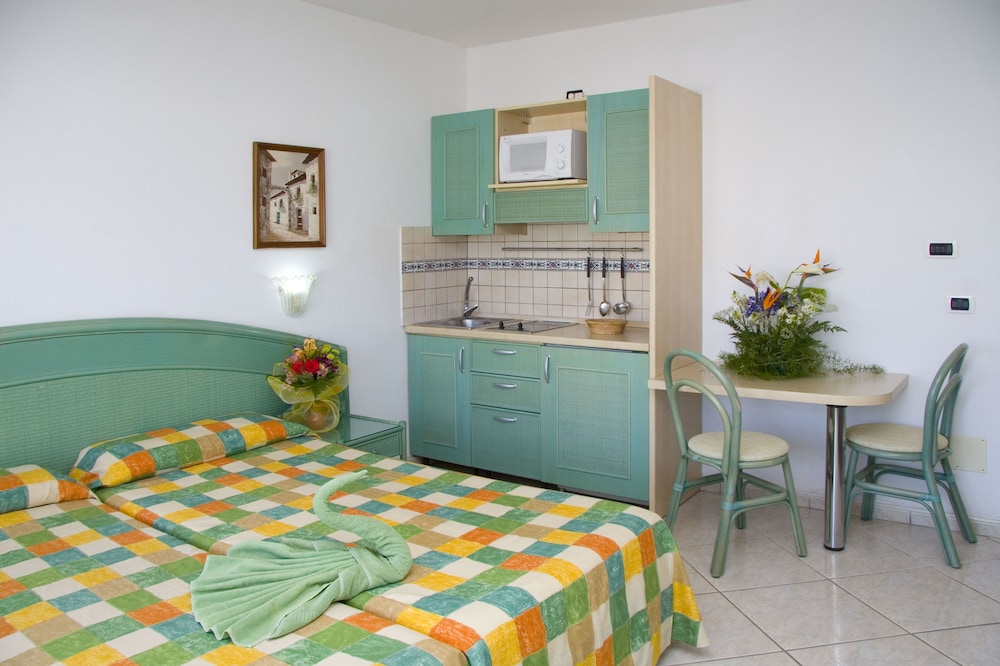 Aparthotel Esquinzo Y Monte Del Mar 39/50
