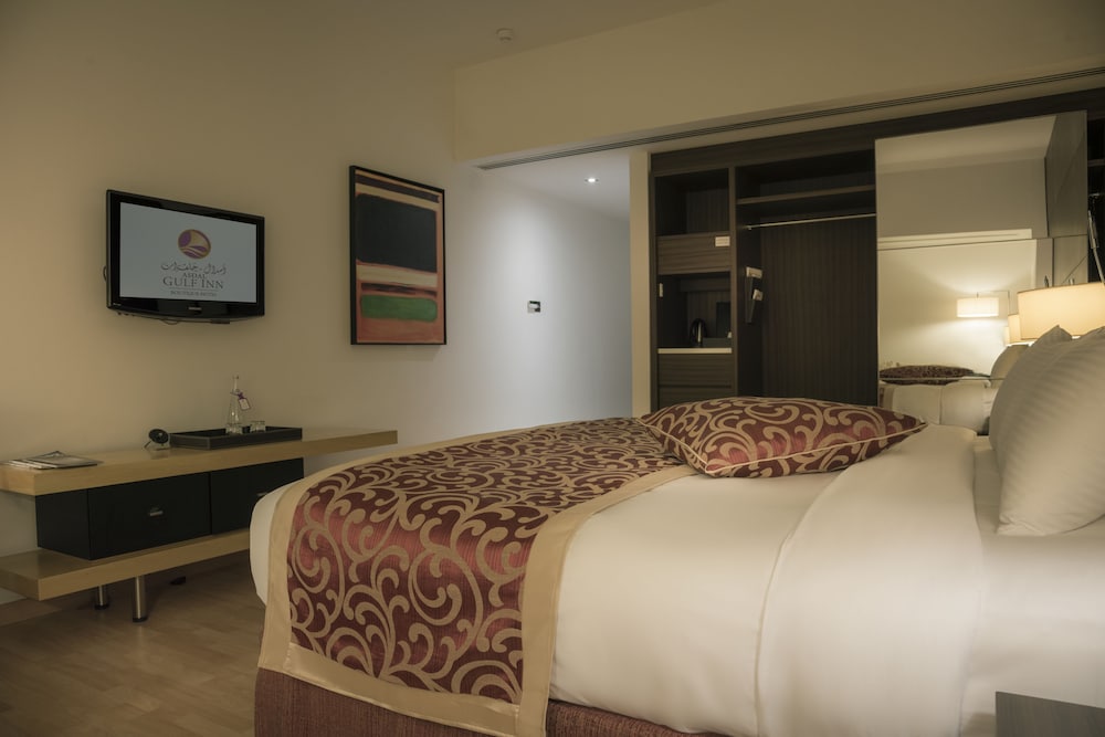 PREMIUM, KING BED, LIVING AREA