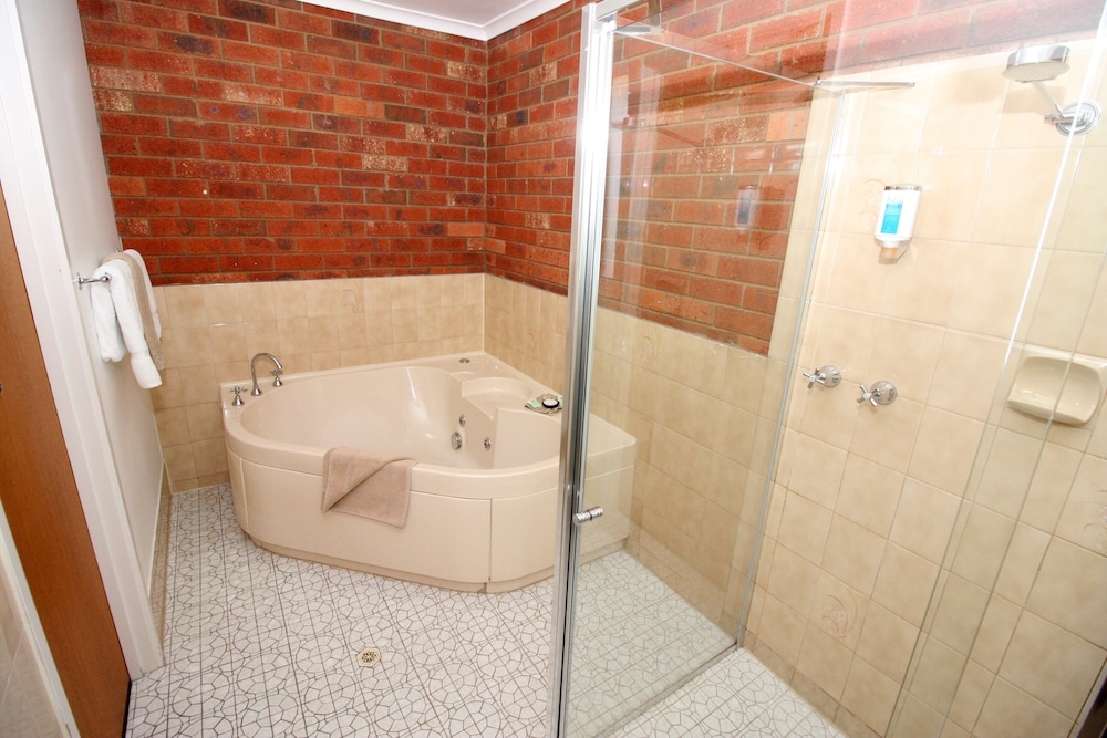 Pevensey Motor Lodge 50/52