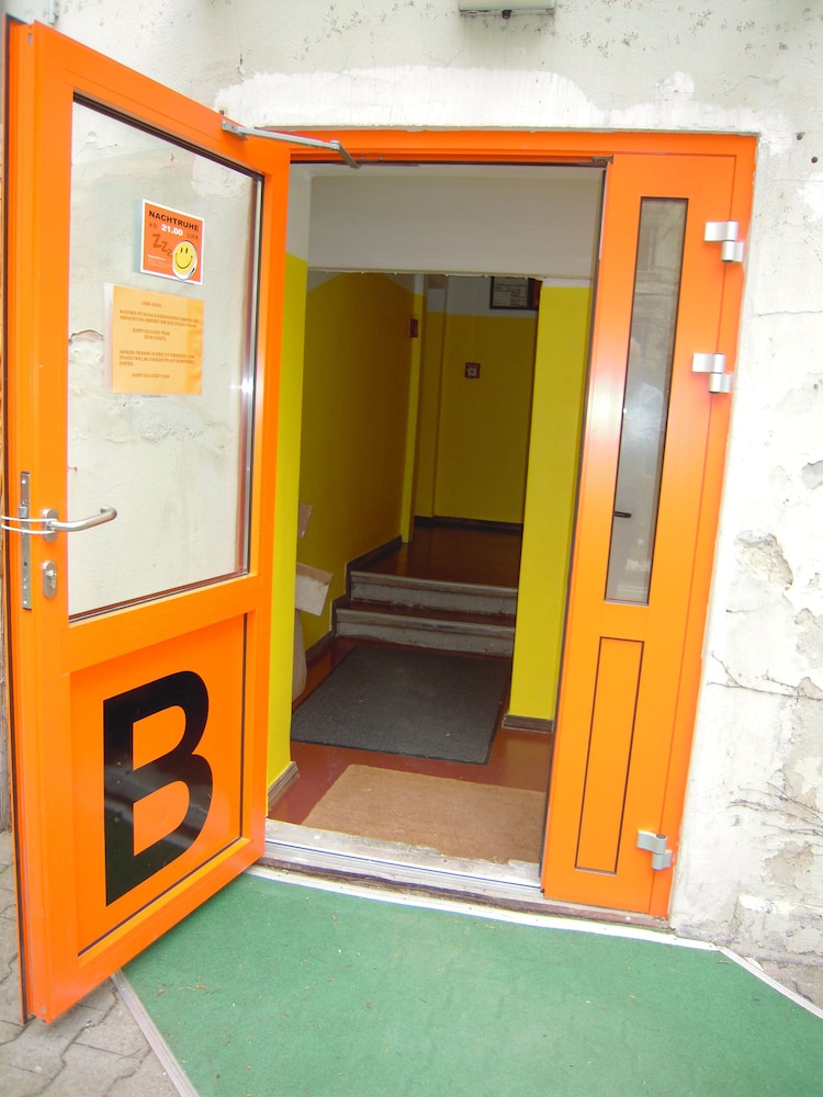 HappyGoLucky Hotel + Hostel 25/52