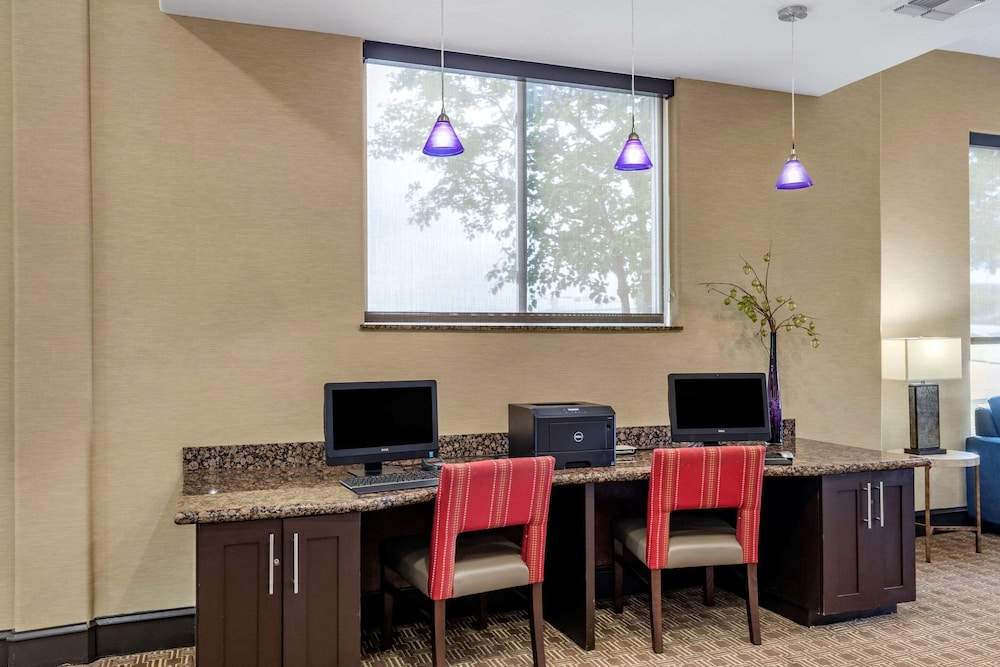 Comfort Suites West Dallas Cockrell Hill 30/35