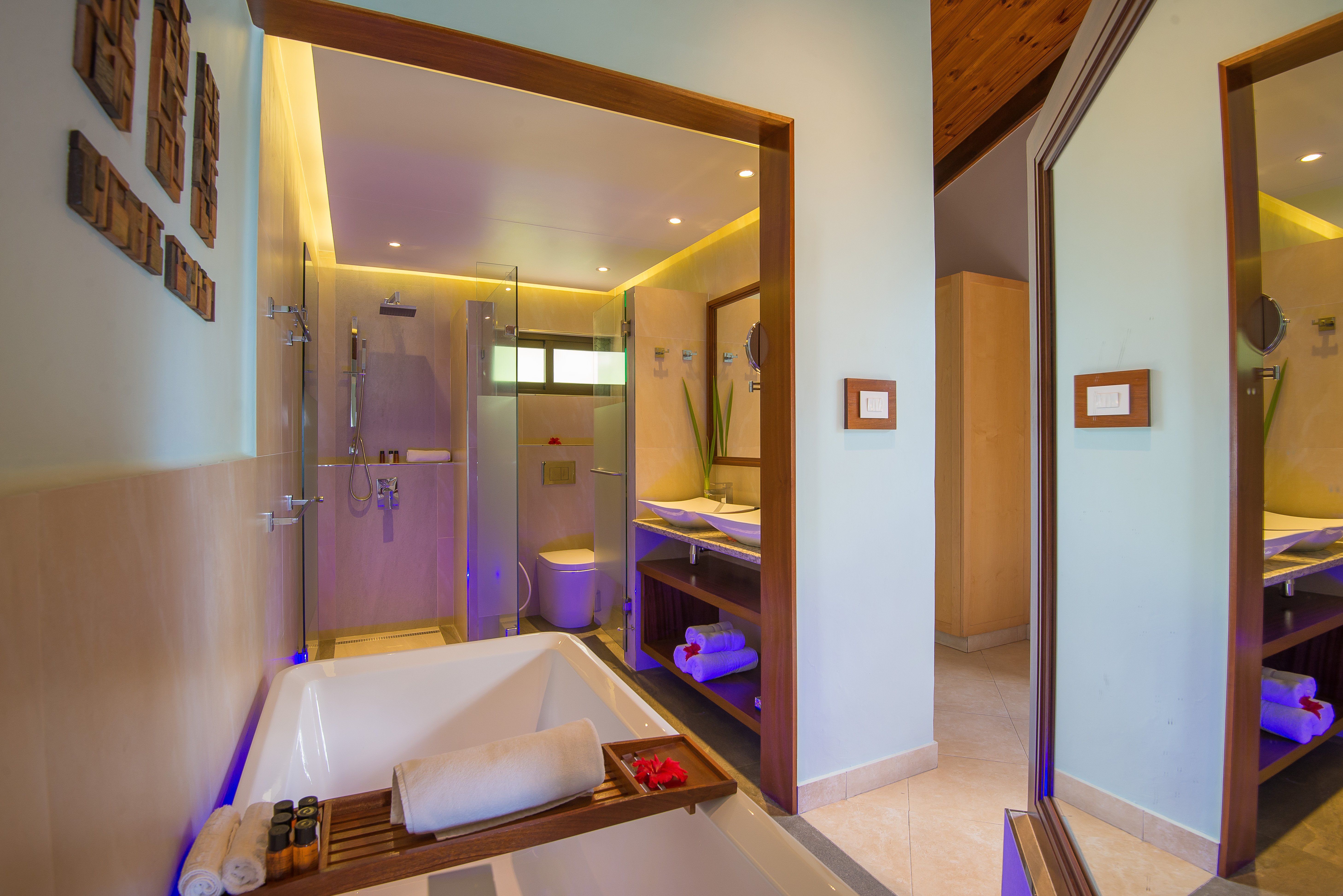 Coco de Mer Hotel and Black Parrot Suites 79/79