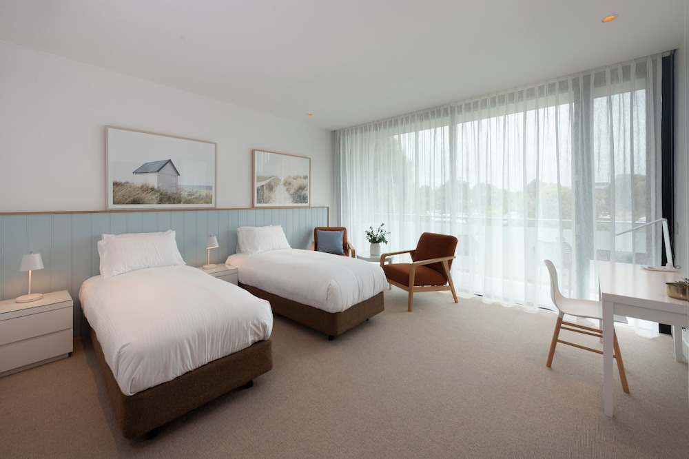 2 Bedrooms, Suite, 2 King Beds, Golf Course View