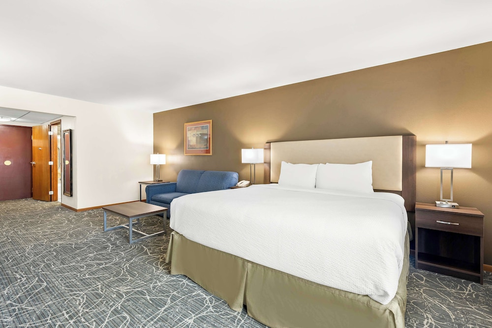 STANDARD, KING BED, SOFA, ACCESSIBLE