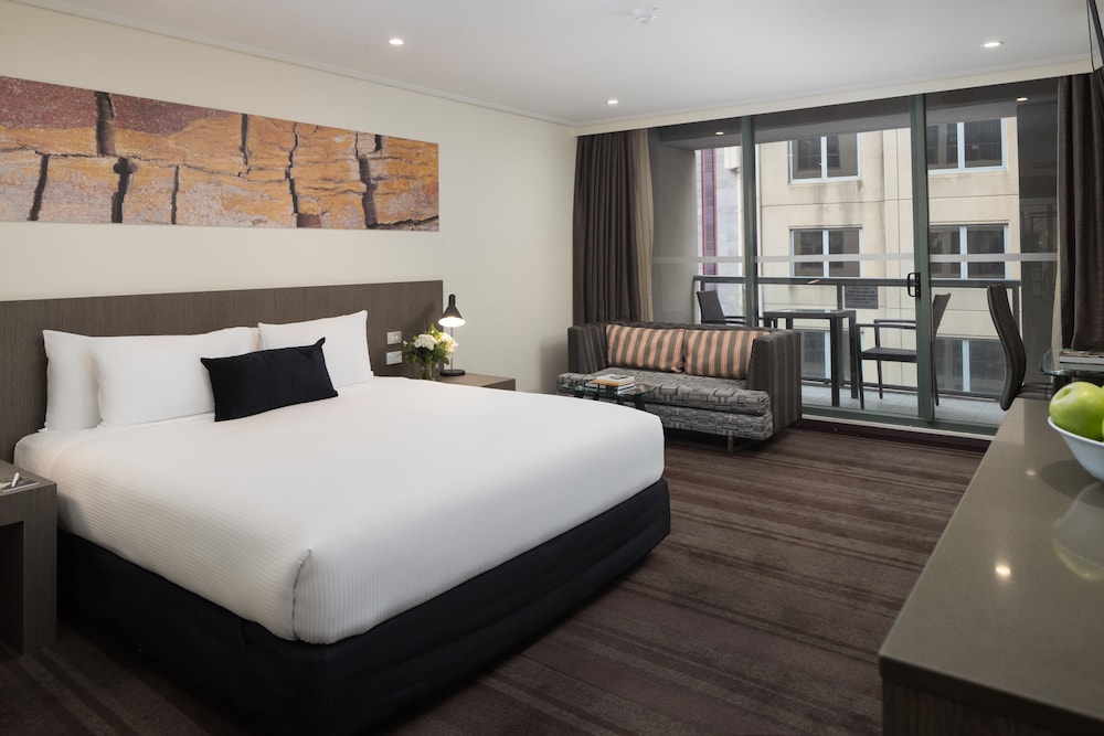 RYDGES WORLD SQUARE 31/66