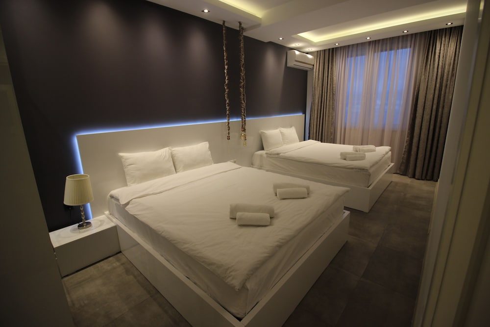 Maxela Apartments 12/50