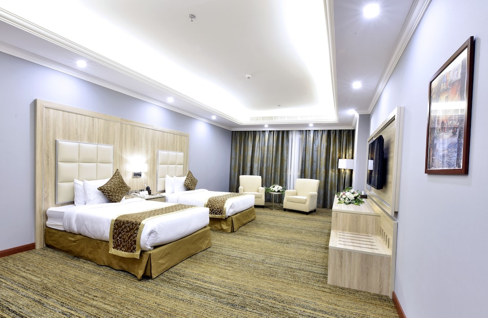 STANDARD, TWIN BEDS, CITY VIEW