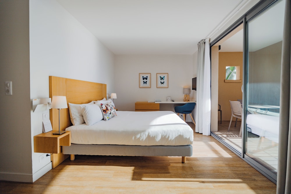 Suite, Apartment, 2 Queen Beds, Sea View, Sofa