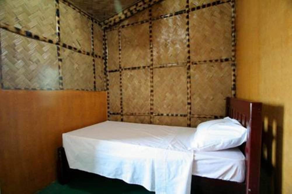 Luis Bay Travellers Lodge Coron 17/33