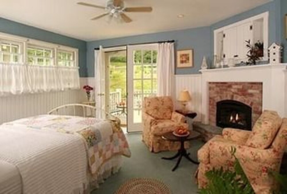 Deerhill Inn 49/77