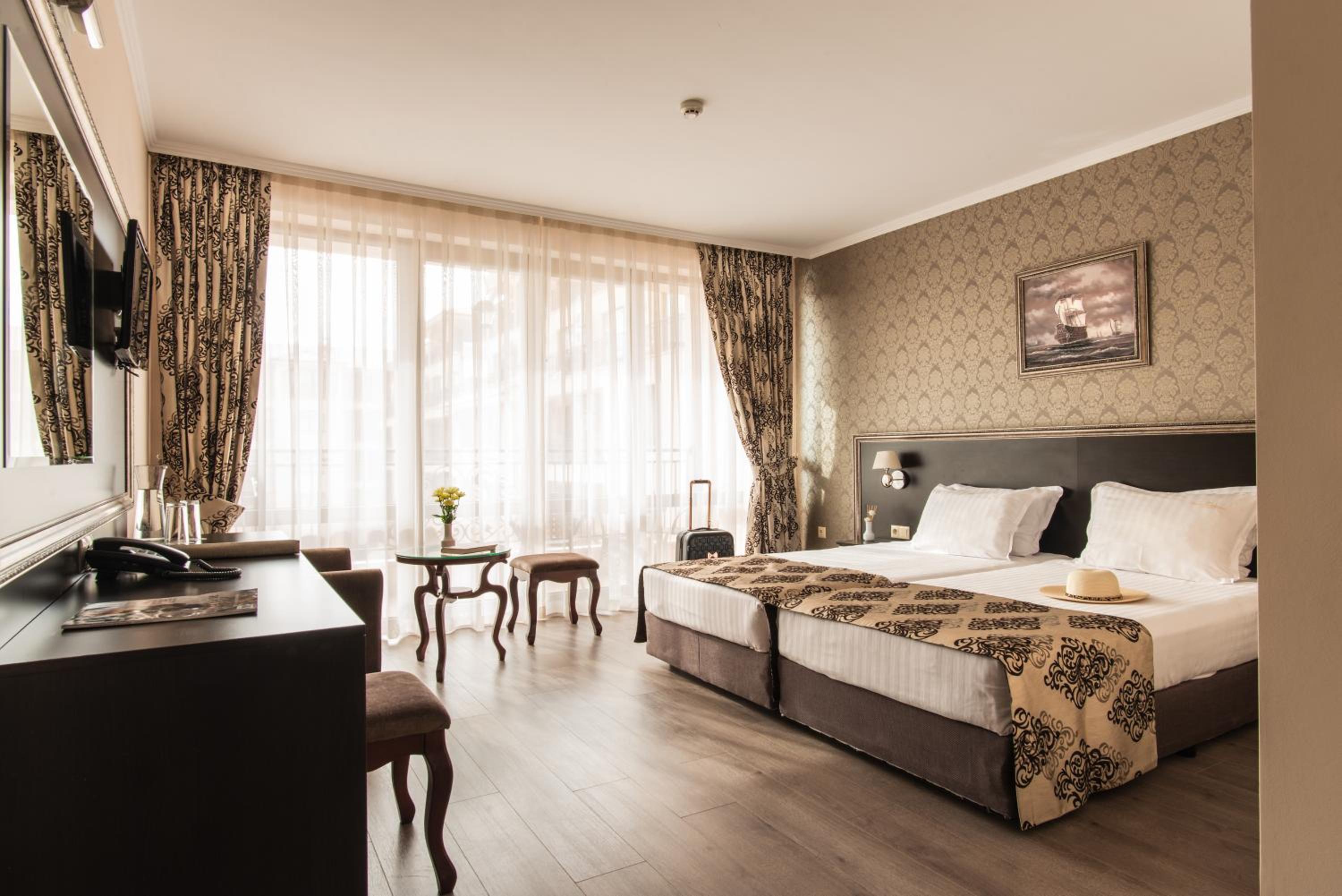 ROOM, DOUBLE BED, POOL VIEW
