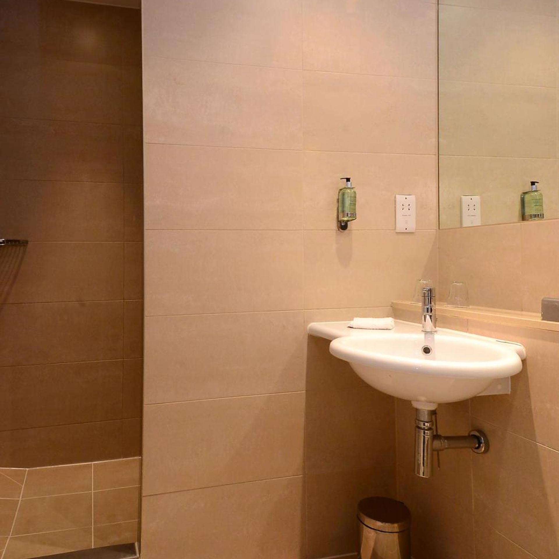 International Hotel Telford 50/50