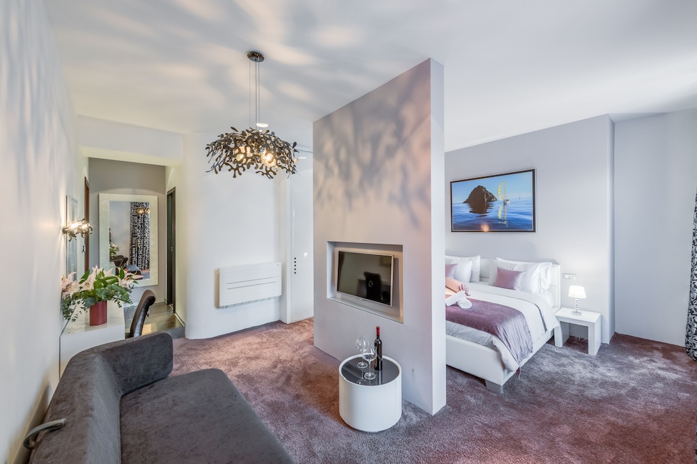 Starlight luxury rooms 33/50