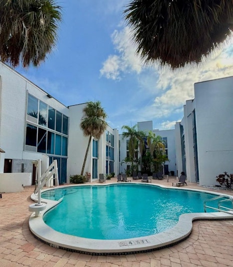 Tropical Palms Hotel 5/6