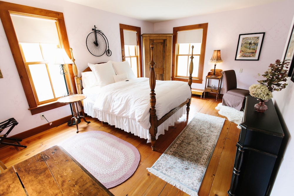Round Barn Farm B & B Event Center 21/56