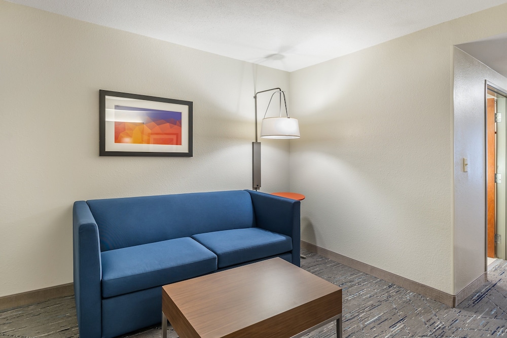 Holiday Inn Express Petersburg 45/70