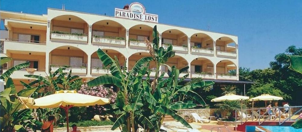 Paradise Lost Hotel 4/50