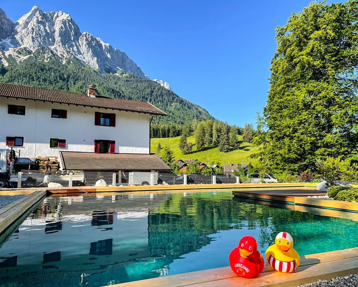 BAYERN RESORT HOTEL 31/33