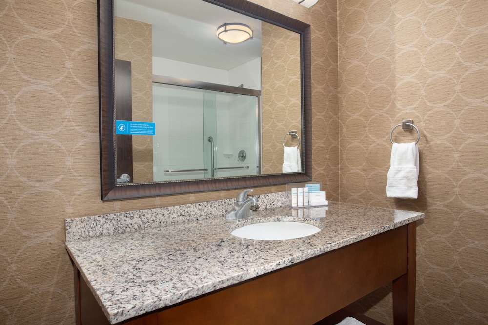 Hampton Inn & Suites I-35/ Mulvane 18/51