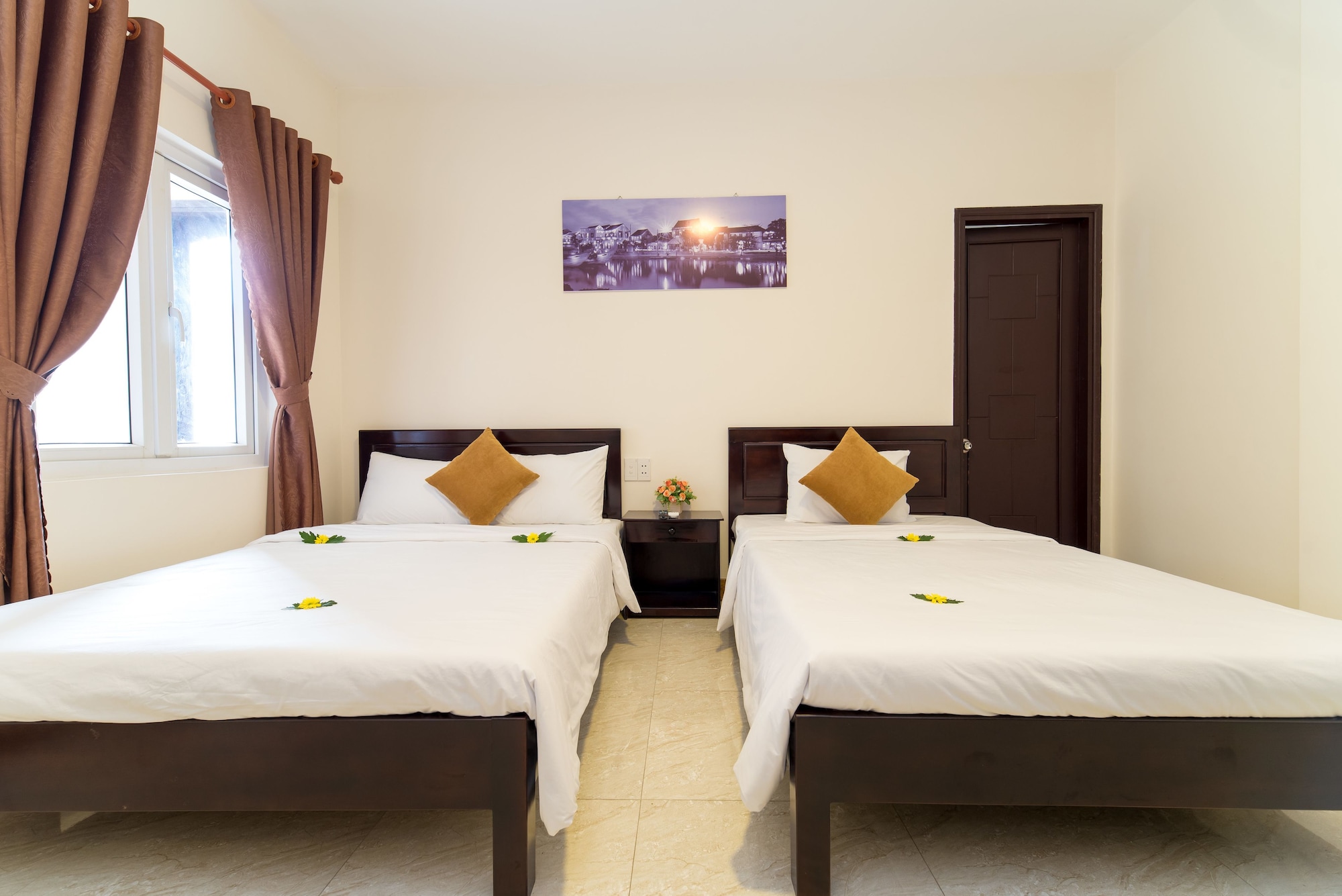 DELUXE, TWIN BEDS