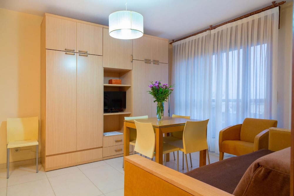APARTAMENTOS LOS ARCES 41/65